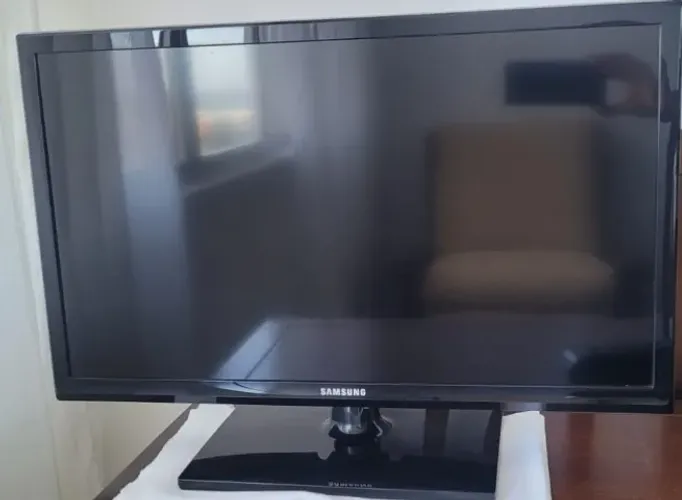 TV Samsung 24"