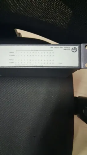 Switch HP JE006A V1910 - 24G usado em bom estado