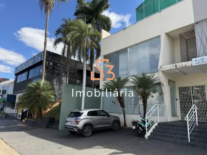 Loja comercial para locação em Uberlândia-MG, bairro Lídice: 7 salas, 4 banheiros, 3 vagas