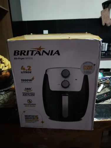 Air fryer 4.5L 110v nunca utilizado devido a voltagem