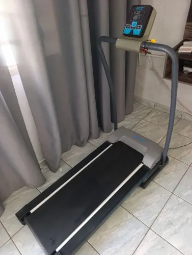 Esteira elétrica bem conservada 