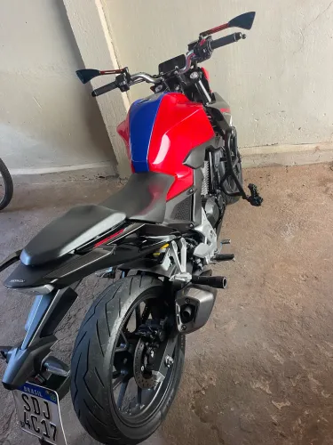 Vendo Moto CB 300f 2024 PERFEITA CONDIÇÃO