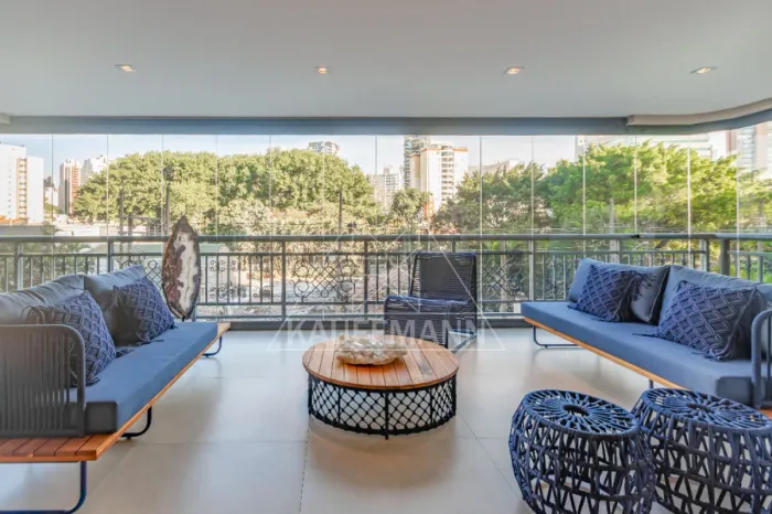 Apartamento para venda e locação na Vila Olímpia - 4 Suítes, 5 vagas, 275m² A.U