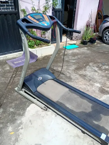 Vendo esteira ergométrica boa pra exercícios físicos