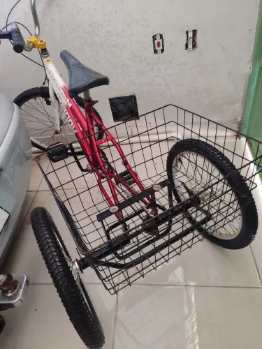 Triciculo muito conservado 3 pneus novos