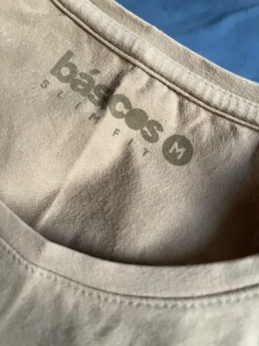 Camisa Básica Bege Slim Fit - Masculina/Unissex - Tamanho M