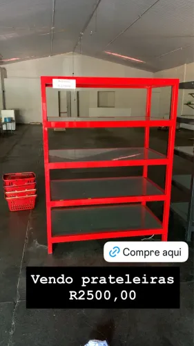 Prateleira Industrial de ferro com vidro Blindex e LED - linda Moderna