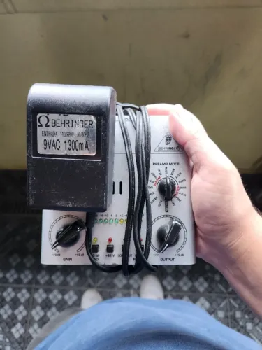 Pre-amplificador Valvulado - Behringer Ultragain Mic200