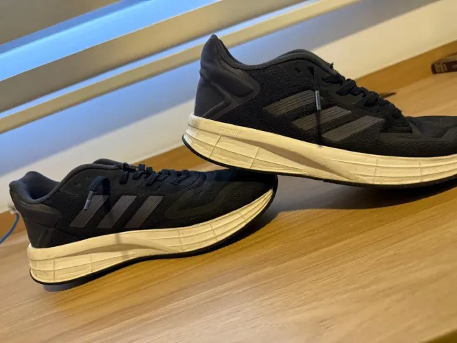 vendo tenis novo por R$150