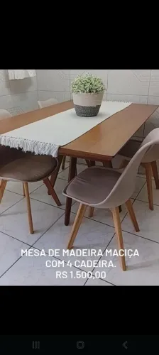 Vende-se mesa com cadeiras