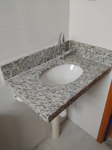 Vendo 2 Pias: Banheiro e Cozinha