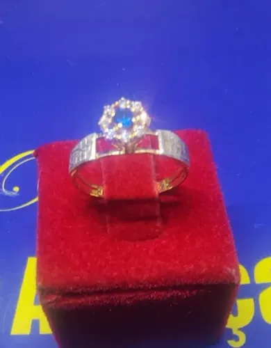 Anel Formatura Ouro 18 kilates Peso 1.37 Gramas Cabeça 6 mm