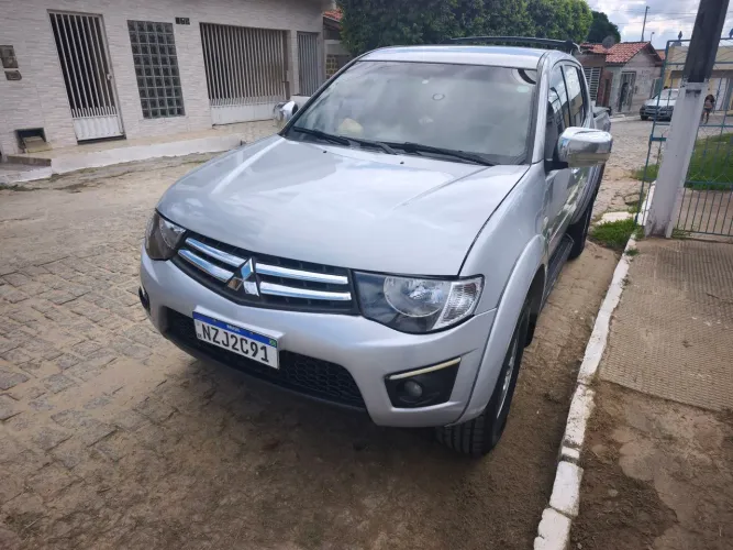 Mitsubishi L200 Triton HPE 3.2 CD TB Int.diesel AUT 2012