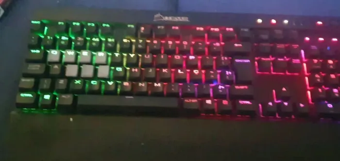 Teclado Mecânico Corsair Gaming K70 LUX RGB