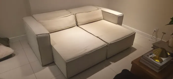 Sofa retrátil bege cru tamanho 226×83×119 profundodade