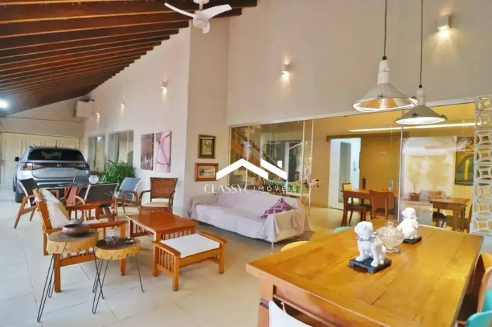 Casa em Uberlândia, Bairro Cazeca - 4 Quartos, Piscina e Espaço Gourmet.