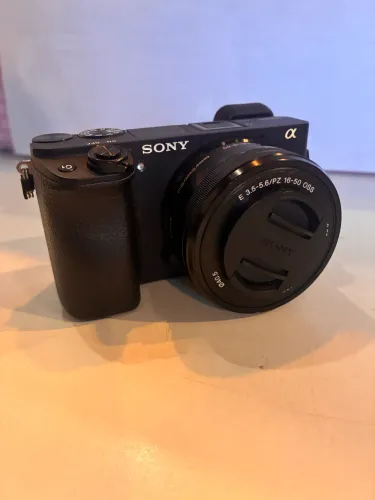 ? Sony Alpha A6300 + Lente 16-50mm - Seminova