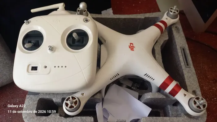 Drone UDJI PHANTOM 3 STANDARD - CONTROLE GL358WA