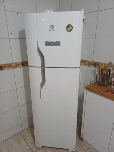 Geladeira, fogão e máquina de lavar