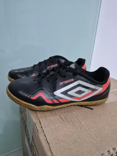 Chuteira tam 32 UMBRO