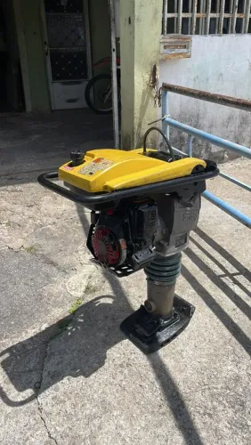 Compactador de solo percussão WACKER NEUSON 4T