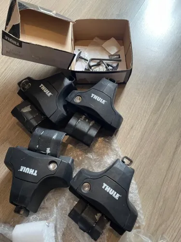 Jogo Suporte para Rack THULE, com chave( kit 1746 )Corola ano 2016
