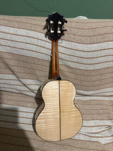 Cavaquinho Rubens Leão de faia.
