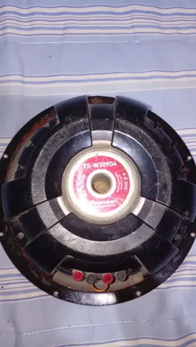 subwoofer Pioneer modelo TS-W309D4