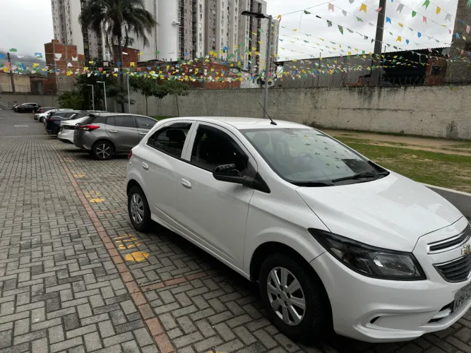 Chevrolet Onix Hatch LT 1.0 8V Flex Power Mec. 4P 2013