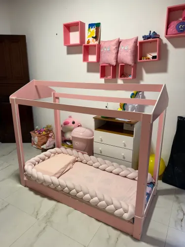 Linda cama motesoriana muito nova 