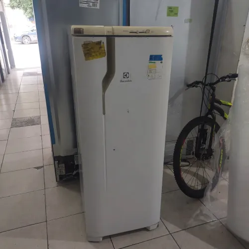 Geladeira 1 Porta Electrolux 240L 220v