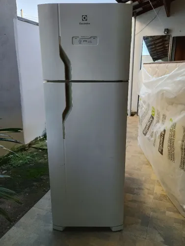 Vendo Geladeira Eletrolux Frost Free 378 litros