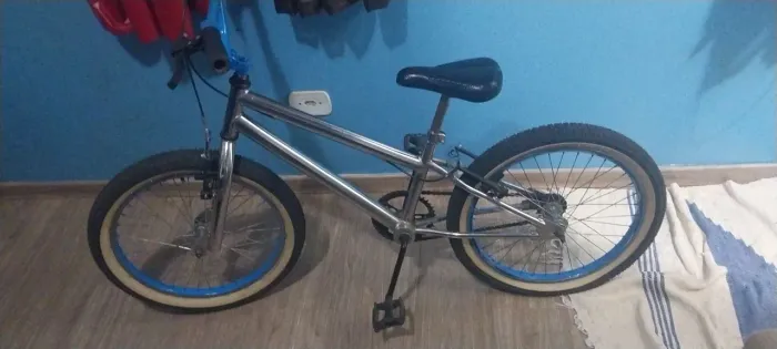 Vendo essa bicicleta motivo não tenho onde guardar