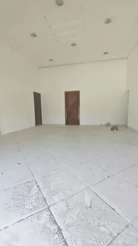 Ponto Comercial Amplo Com Salas e Galpão no Grã Duquesa para