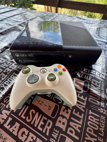 XBOX 360 SUPER SLIM FUNCIONANDO PERFEITAMENTE(ENVIO OLX PAY)