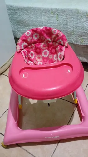 Andador infantil rosa