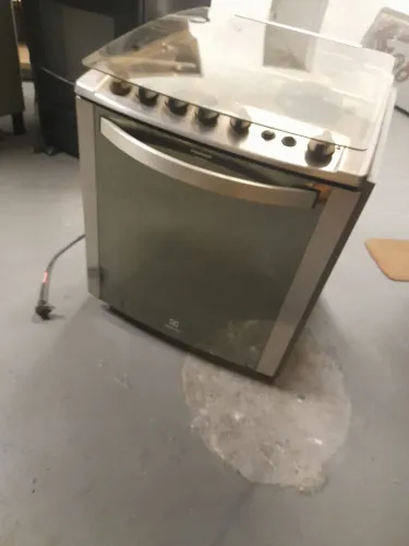 Fogão funcionando perfeitamente 300 incluso a entrega