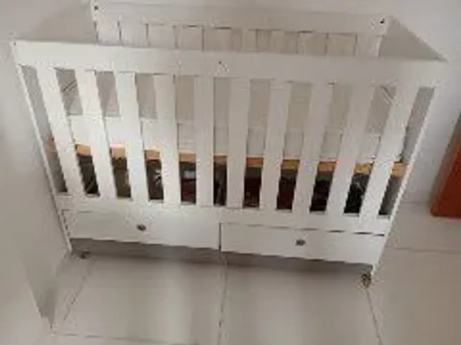 Berço cama com duas gavetas e um colchão ortobom podendo transformar o berço em cama!