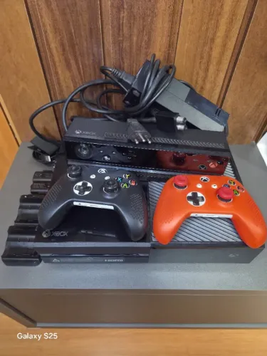 Xbox One Fat 512GB + Kinect + 2 Controles + 11 Jogos