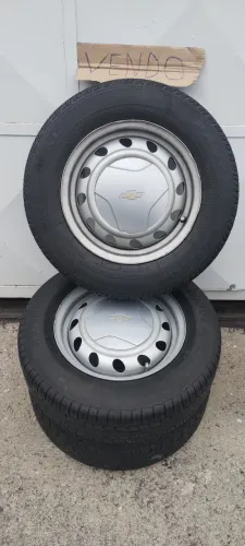 Vendo três rodas 13 com pneu completo valor r$ 250 cada