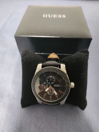 Relógio GUESS, em excelente estado, nenhum arranhão