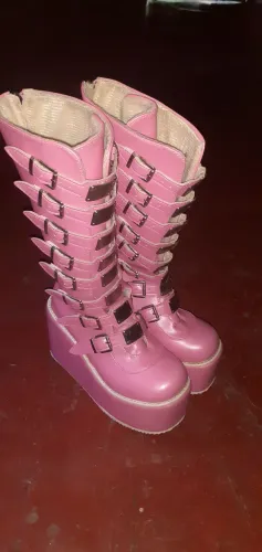 Botas góticas e alternativas, originais e usadas poucas vezes, preço bem enconta