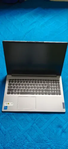 Notebook Lenovo, intel core i5 12° 8 núcleos, 12 threads, 8GB ram DDR 5 , SSD NVMe 512GB