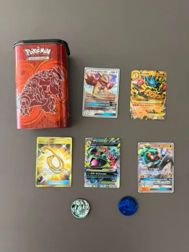 Lote Pokémon TCG: Mega Lucario + Cartas raras ( GX - EX ) + lata metalica + 2 moedas