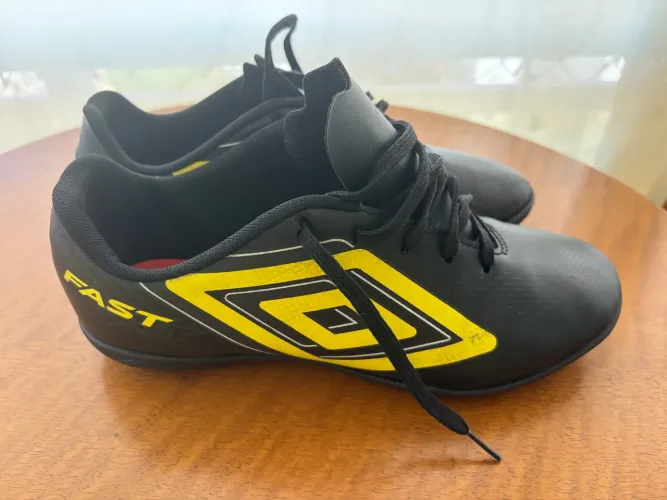 Chuteira society Umbro - 40