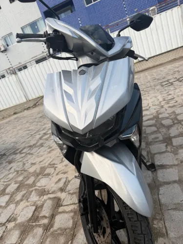 Yamaha em estado de nova 
