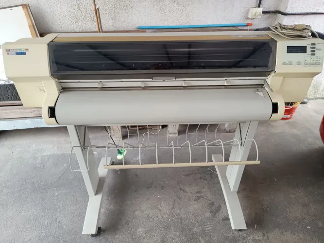 Vendo Impressora plotter hp designjet 755cm, funcionando, precisa trocar a correia. Leia.