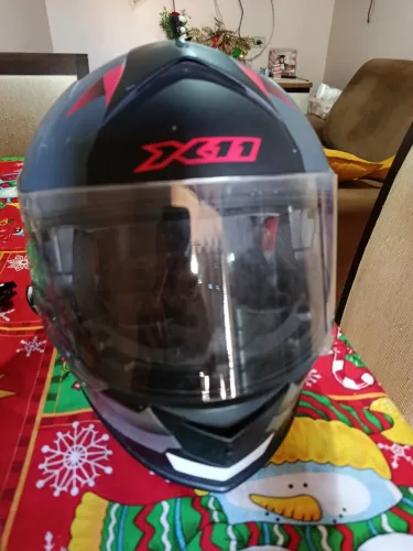 Capacete x 11 com óculos interno