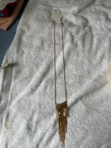 Colar dourados fios soltos