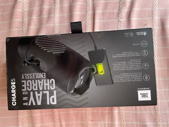 Caixa da JBL charge 5